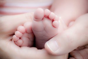 parent holding newborn babies feet